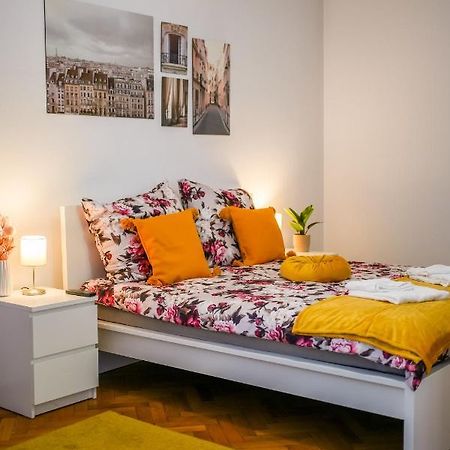 Ultracentral Golden Gatehouse 3 Bdrm Бухарест Екстер'єр фото