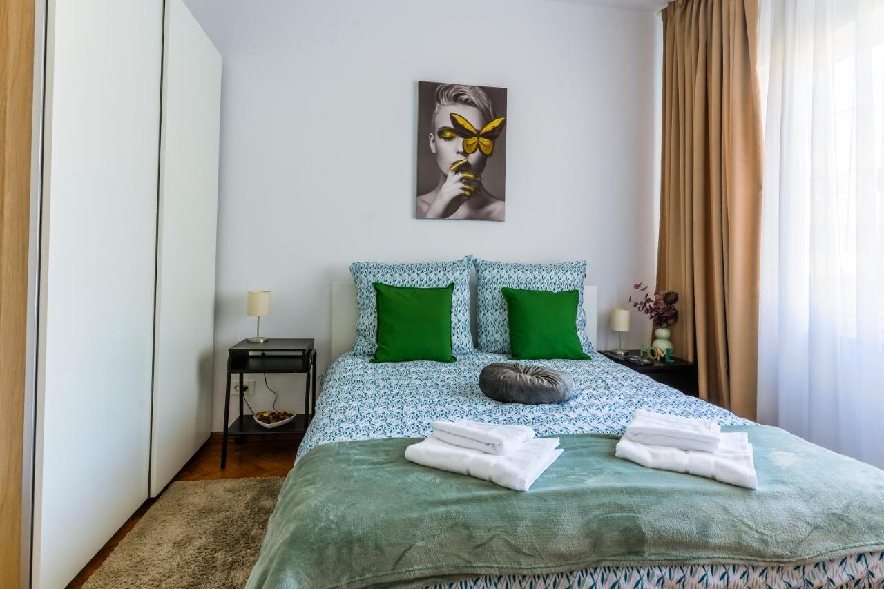 Ultracentral Golden Gatehouse 3 Bdrm Бухарест Екстер'єр фото