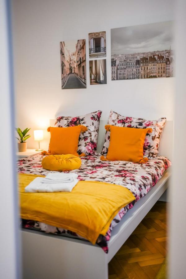 Ultracentral Golden Gatehouse 3 Bdrm Бухарест Екстер'єр фото