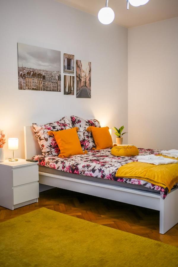 Ultracentral Golden Gatehouse 3 Bdrm Бухарест Екстер'єр фото