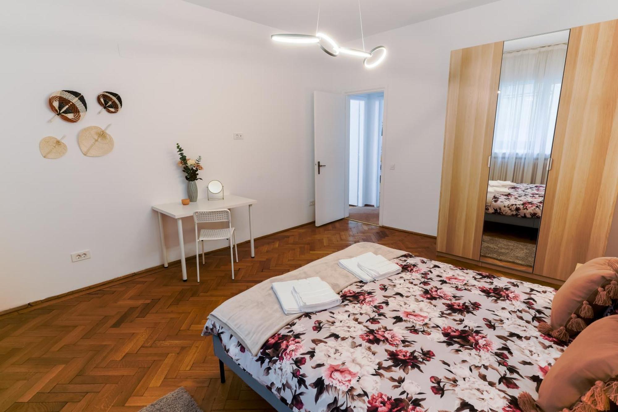Ultracentral Golden Gatehouse 3 Bdrm Бухарест Екстер'єр фото