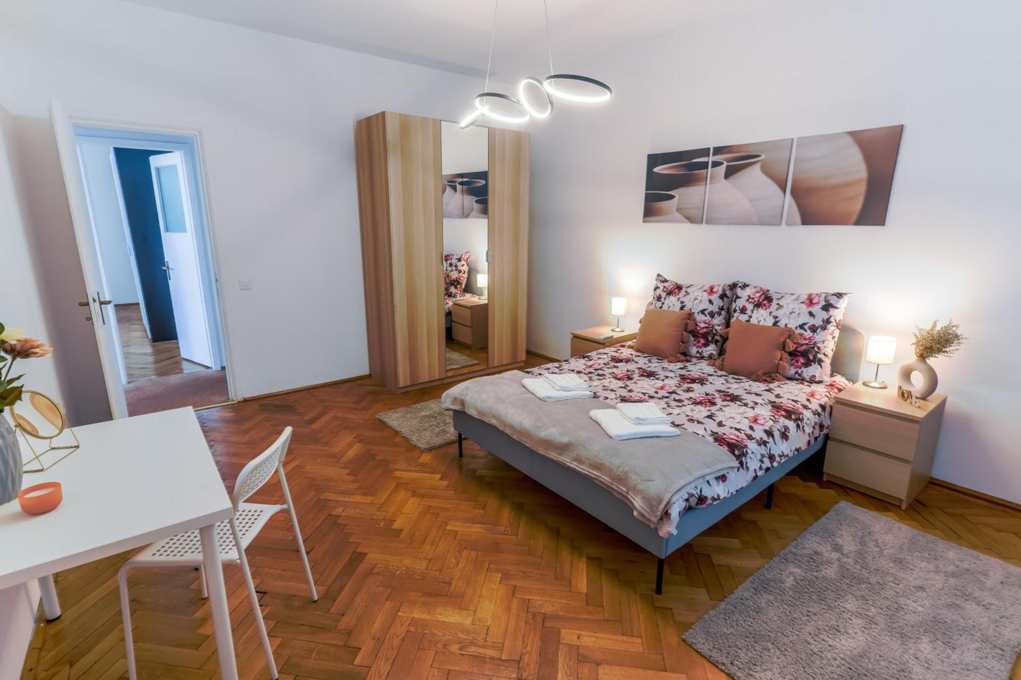 Ultracentral Golden Gatehouse 3 Bdrm Бухарест Екстер'єр фото