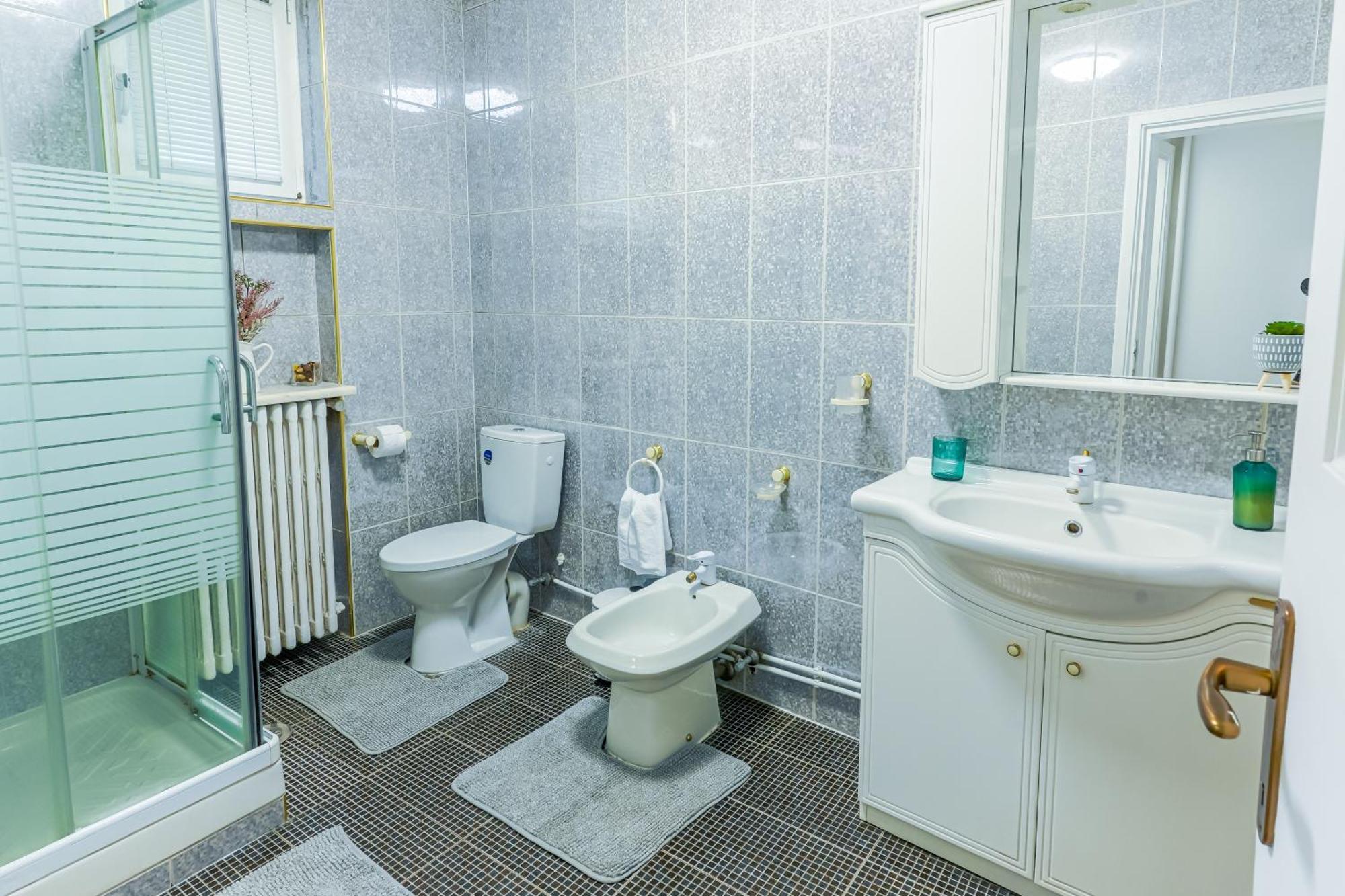 Ultracentral Golden Gatehouse 3 Bdrm Бухарест Екстер'єр фото